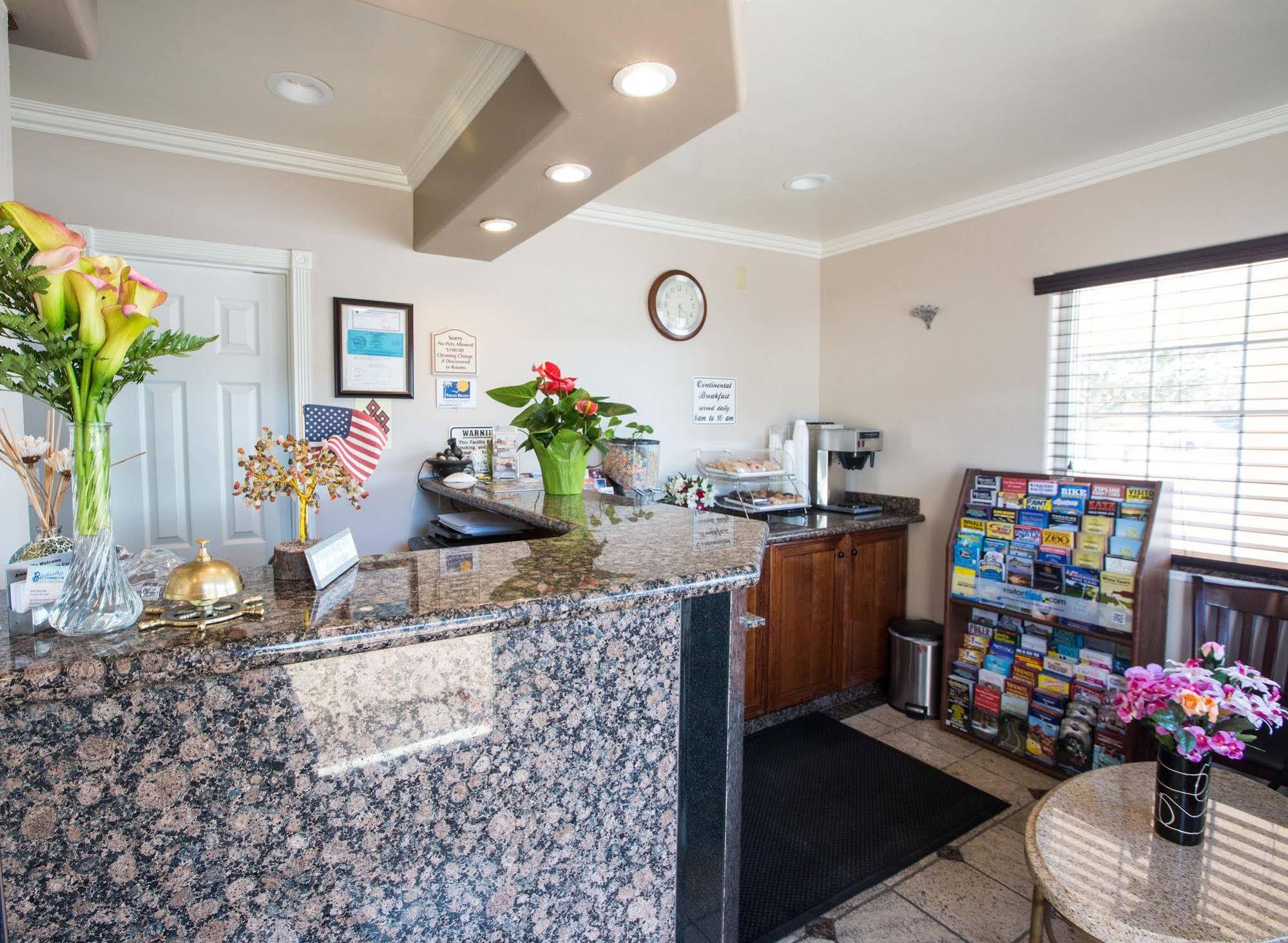Beachwalker Inn & Suites Pismo Beach Exterior photo